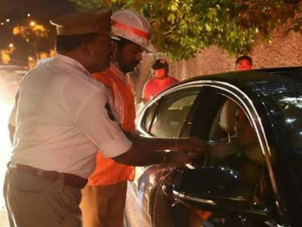 Watch what this Police constable had done after found guilty in drunk and drive Watch what this Police constable had done after found guilty in drunk and drive