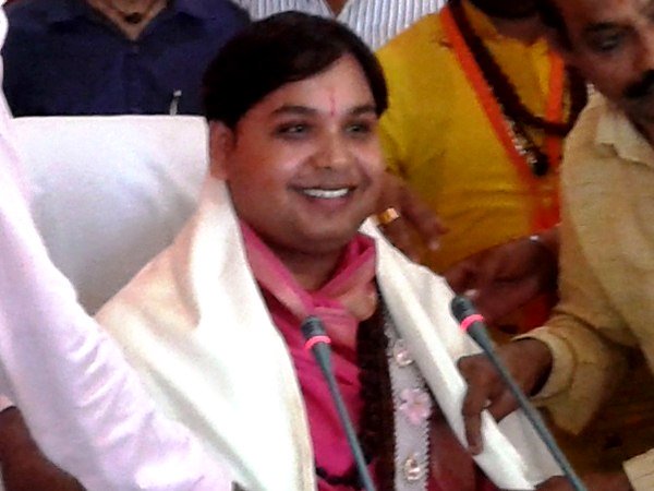 Delhi Police arrests man for seeking favours by posing as Modis spiritual guru Delhi Police arrests man for seeking favours by posing as Modis spiritual guru