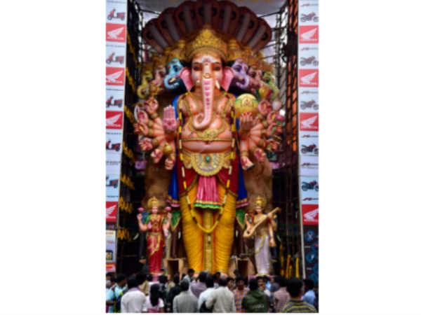 ముంబై గణనాథుడికి 70 కిలోల బంగారం