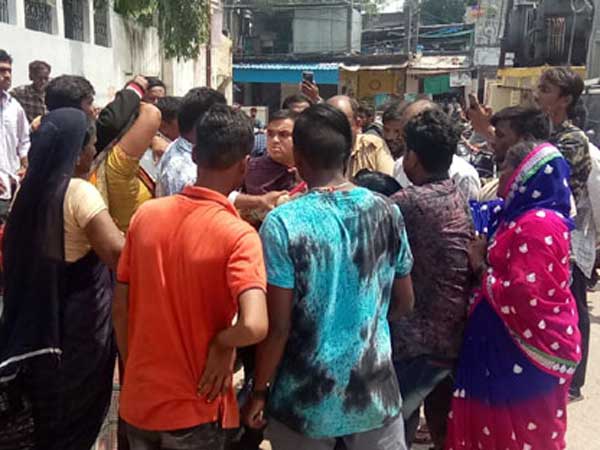 గంజాయి విక్రయిస్తుండగా..