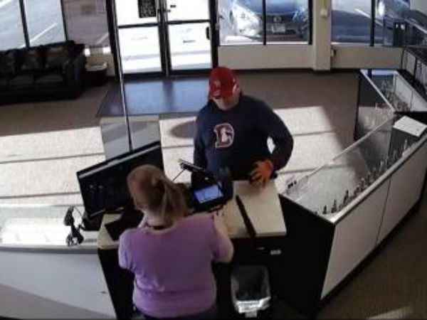 Suspected robber in Colorado drops gun, loses pants in attempted Suspected robber in Colorado drops gun, loses pants in attempted