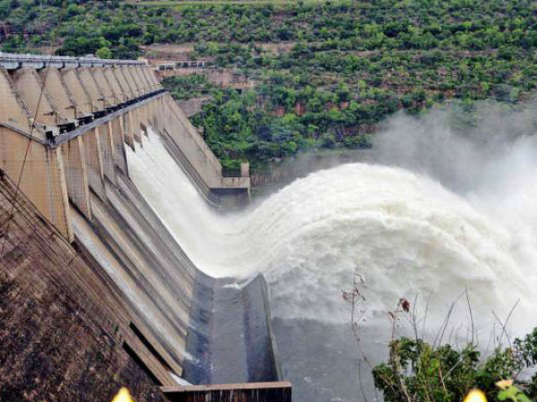 నిండుకుండల్లా...జలాశయాలు