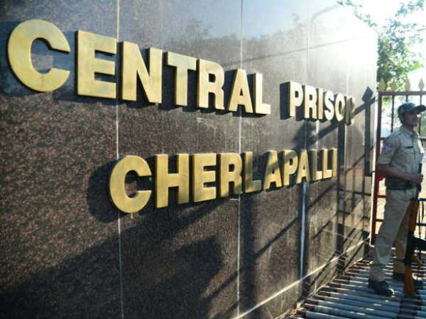 దోషులకు ఆశ్రయం కల్పించినందుకు జీవితఖైదు