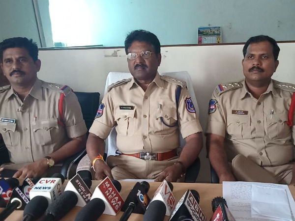 అక్కడే పోలీసులకు అనుమానం