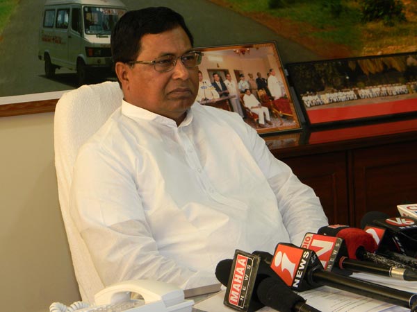 కాంగ్రెస్ వ్యూహంతో టీఆర్ఎస్ కి తలనొప్పులు..! అభ్యర్థులను మార్చాలని నిర్నయం..!!