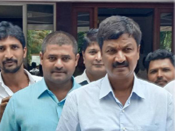 ఆరు మంత్రి పదవులు