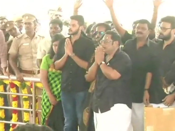 అన్నాదురై విగ్రహం
