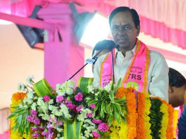పథకాల పురోగతి కన్నా సెంటిమెంట్ సెగనే కేసీఆర్ నమ్మినట్టు తెలుస్తోంది..!