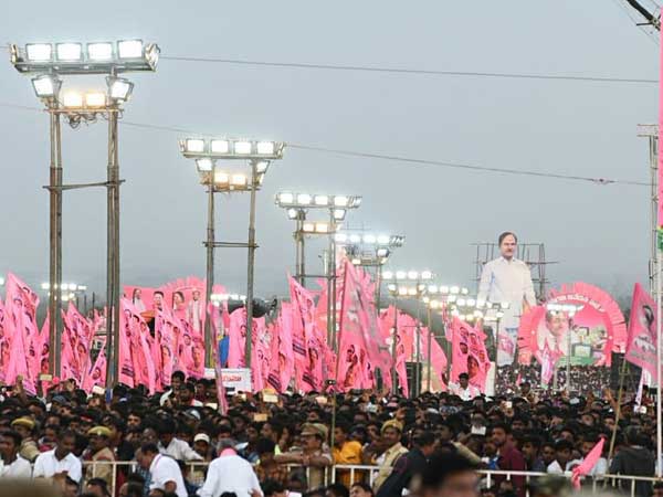 జనాన్ని చూసి కేసీఆర్ నిరుత్సాహం..! కేసీఆర్ స్పీచ్ చూసి జనం నిరుత్పాహం..!!