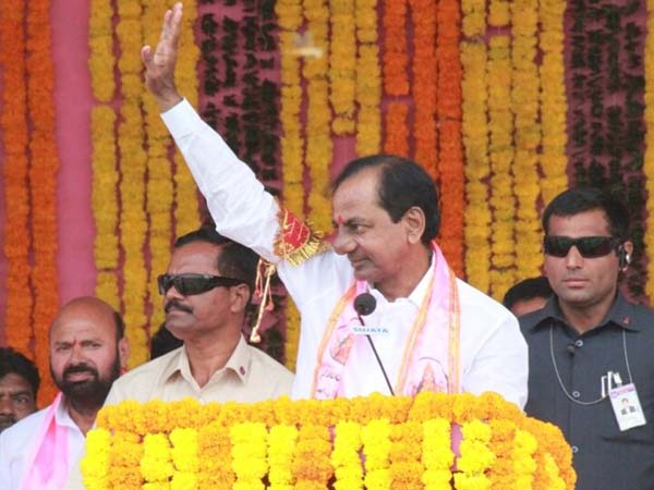 గుర్రాలతో తొక్కించారు