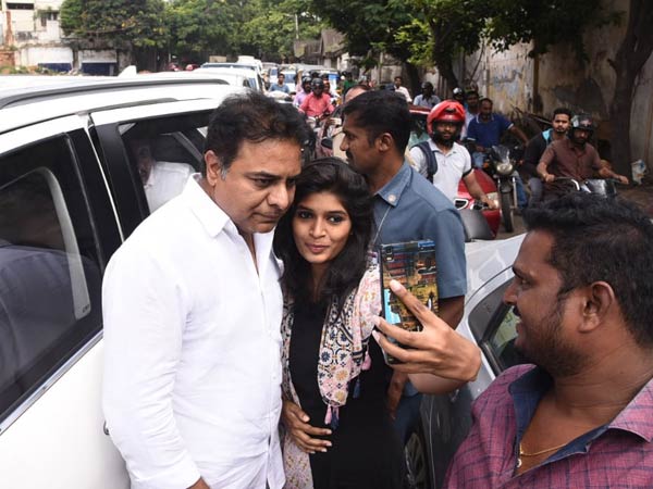 కేటీఆర్ను చూసి పలకరించిన టెక్కీ వైష్ణవి