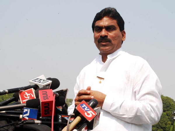 లగడపాటి సర్వేపై ఆగ్రహం