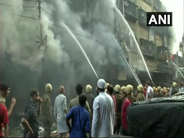 Kolkata: Major fire breaks out at Bagri Market in Canning Street, 30 fire engines on spot Kolkata: Major fire breaks out at Bagri Market in Canning Street, 30 fire engines on spot