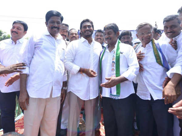 పార్టీలోకి ఆహ్వానించిన జగన్