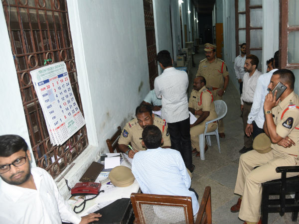 షిఫ్టుల్లో ఎనిమిది మందితో భద్రత