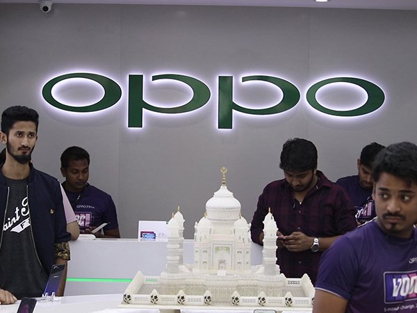 The First Sale Of OPPO F9 Pro In Bangalore The First Sale Of OPPO F9 Pro In Bangalore