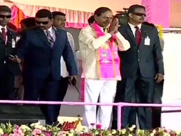 ఏడవడం చూసి సాయం చేశా