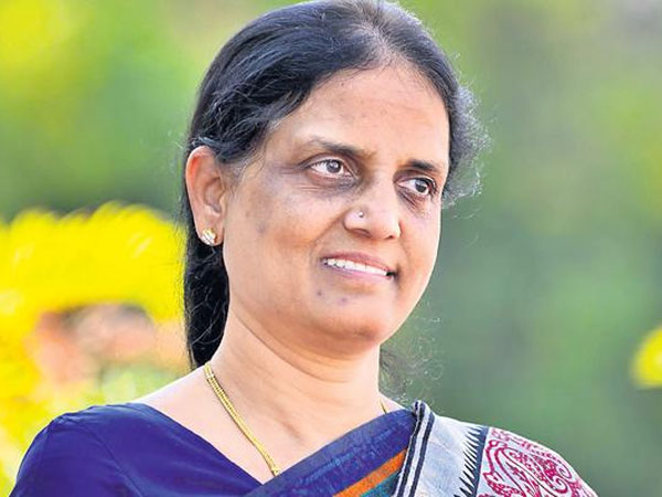 విభజన తర్వాత రాజకీయాలకు దూరమైన సబిత..! ఇప్పుడు ఎంపీగా పోటీ..!