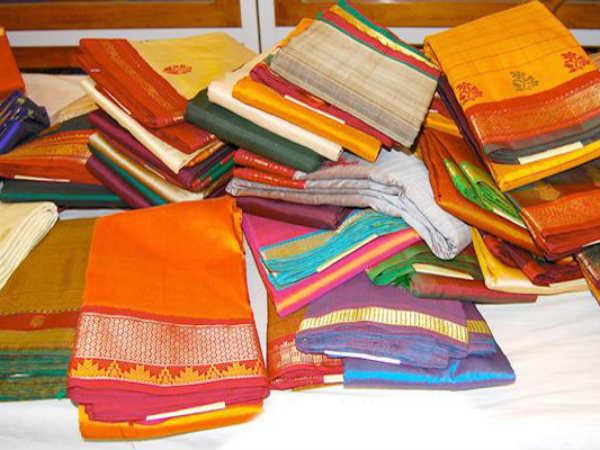 భారీ ఆఫర్లు-ఎగబడిన మహిళలు
