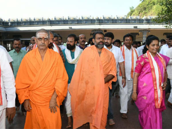 దుర్గమ్మకు...విన్నవించా