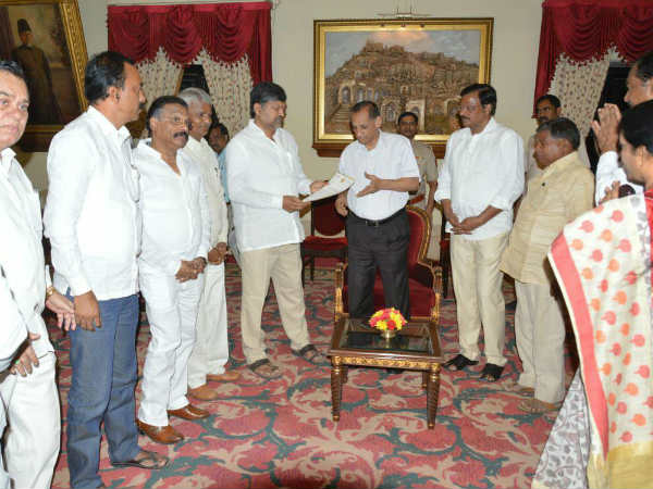 అక్రమంగా కేసులు పెట్టారు