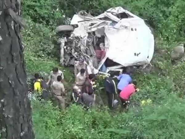 13 dead after van falls into gorge in Uttarakhand 13 dead after van falls into gorge in Uttarakhand