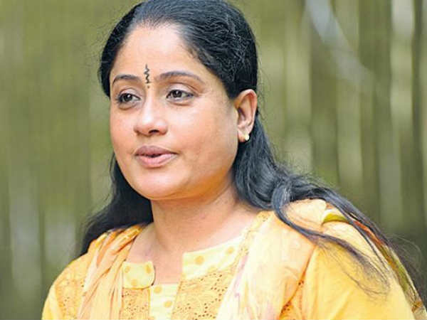 మహాకూటమి కర్తవ్యం ఏంటి..? ప్రశ్నిస్తున్న రాములమ్మను బుజ్జగిస్తున్న నేతలు..!!