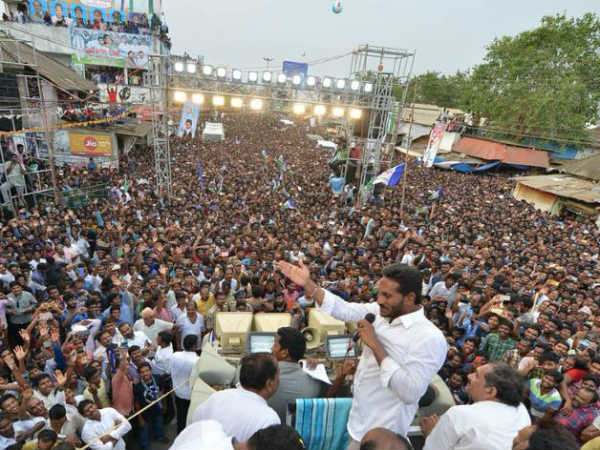 పోలవరం...పిచ్చోళ్లను చేస్తున్న సిఎం