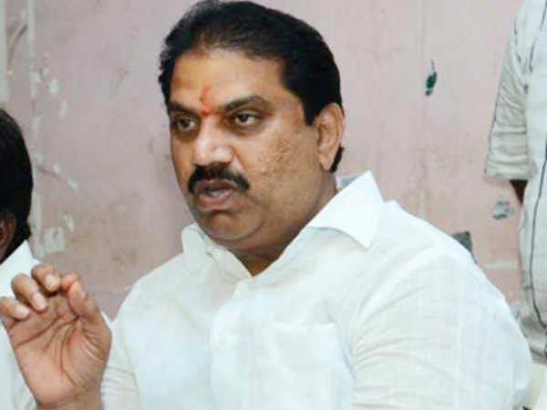 పగలు బీజేపీతో...రాత్రి కాంగ్రెస్తో