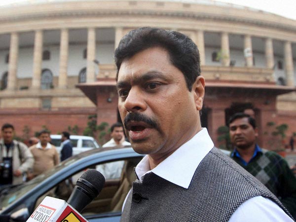 ఏకకాలంలో...అనేక చోట్ల దాడులు