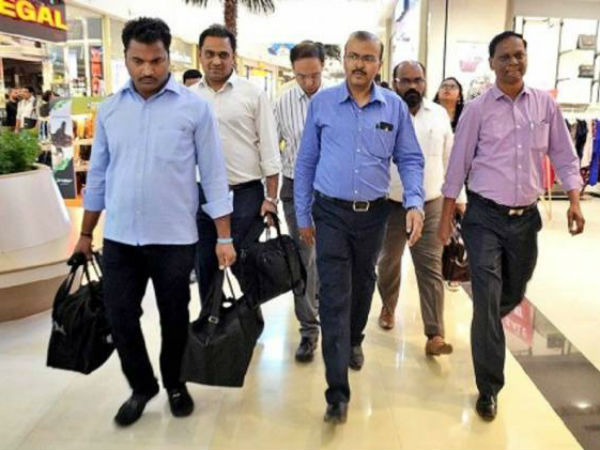 మేమిక్కడ ఉంటే...దాడులా?