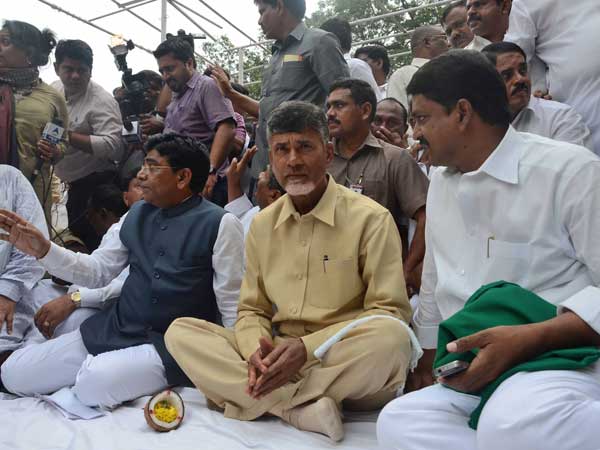 బాబ్లీ కేసులో చంద్రబాబుకు నోటీసులు జారీ కావడం కుట్రలో భాగమే