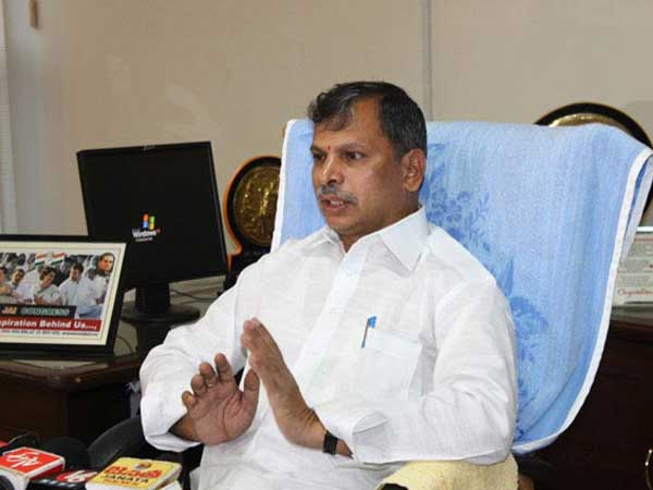 కోడికత్త ఘటనను కోతిపుండులా..