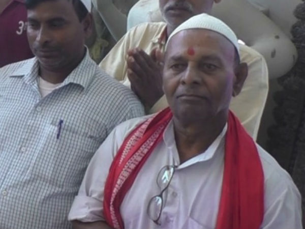 Armani Khan of Bagha participating in Durga Puja and Namaz in same pandal Armani Khan of Bagha participating in Durga Puja and Namaz in same pandal