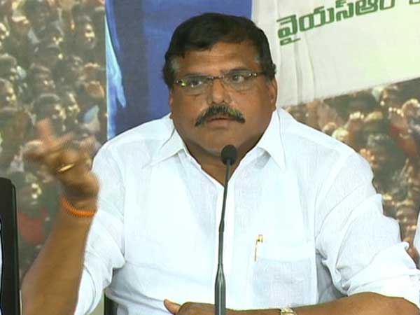 రాజకీయ ఉన్మాదిలా..