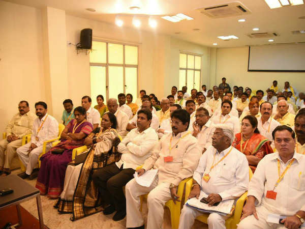 టిక్కెట్ రాకున్నా క్యాడర్ గెలుపు కోసం పని చేయాలి