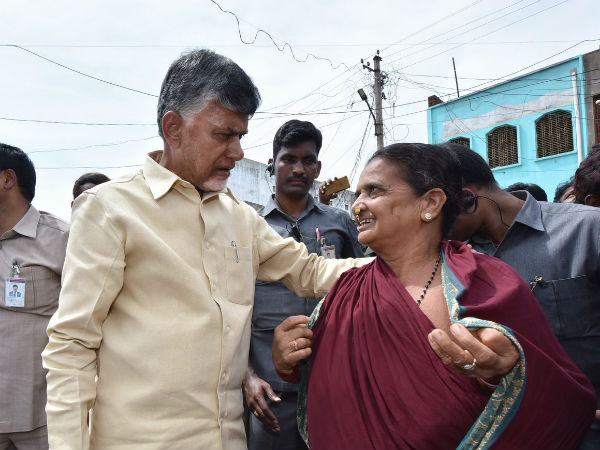 పనిచేస్తే అవార్డులు...లేకుంటే పనిష్మెంట్