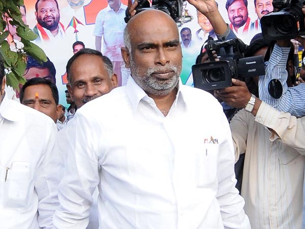 ప్రజల మనోభావాలు రెచ్చగొట్టి ఓట్లు అడిగే దిగజారిన రాజకీయాలా?