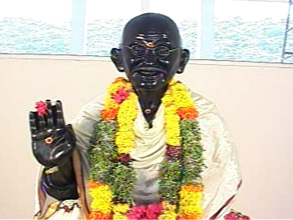 విరాళాల సేకరణతో గాంధీ ఆలయం పూర్తి