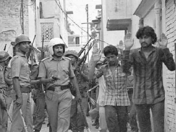 ఒక సామాజిక వర్గానికి చెందినవారిని దారుణంగా కాల్చి చంపిన పోలీసులు