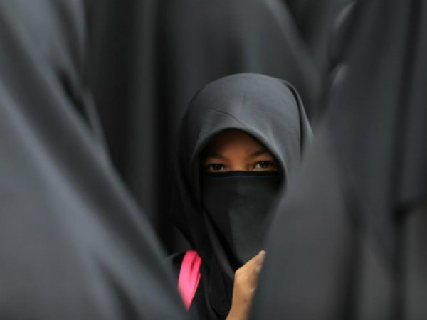 A muslim women alleged that two house owners in Bengaluru refused to rent house for her. A muslim women alleged that two house owners in Bengaluru refused to rent house for her.