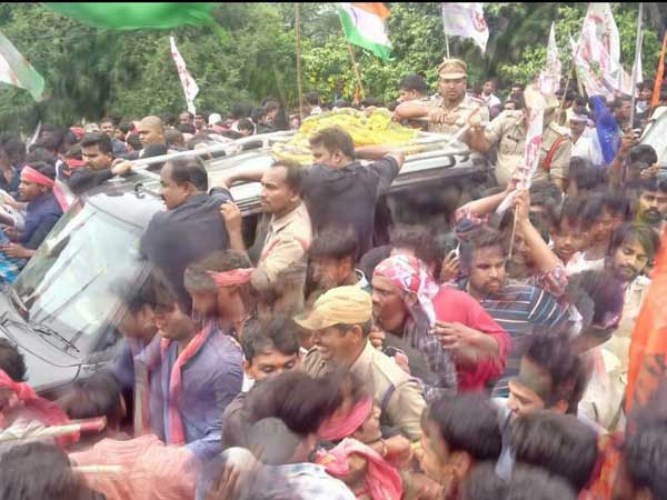 మోడీ అయినా పోరాడుతా
