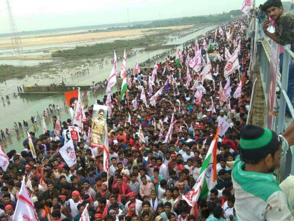 చెయ్యాల్సిందంతా చేసి మాట్లాడుతావా?