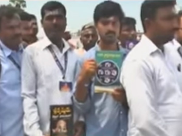 Swami Prabodhananda supporters protest at Chandrababu house,Demands to take action on JC Diwakar Reddy Swami Prabodhananda supporters protest at Chandrababu house,Demands to take action on JC Diwakar Reddy