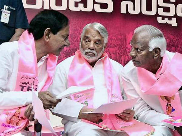 కేసీఆర్ తీరుతో రగిలిపోతున్న సీనియర్లు..! సమయం వచ్చినప్పుడు స్పందిస్తామంటున్న నేతలు..!