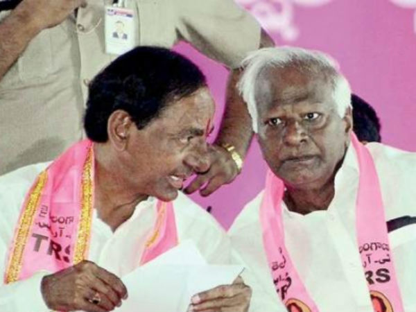 కేసీఆర్ దిగిరాకపోతే పార్టీ కి నష్టమే..! పార్టీ మారేందుకు సన్నాహాలు..!!