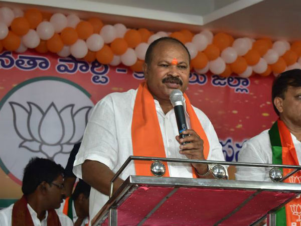 రూ.500 కోట్లు ఉన్నాయని యనమలనే చెప్పారు