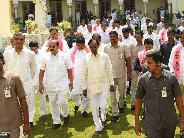 అన్ని సర్వేలు టీఆర్ఎస్ వైపే