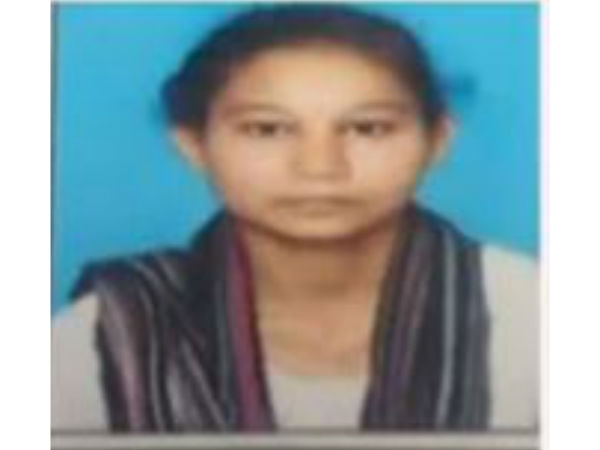 రోడ్డు దాటుతుండగా..