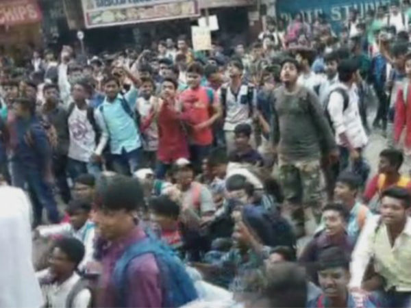 అక్కడికక్కడే రమ్య మృతి.. విద్యార్థుల విధ్వంసం